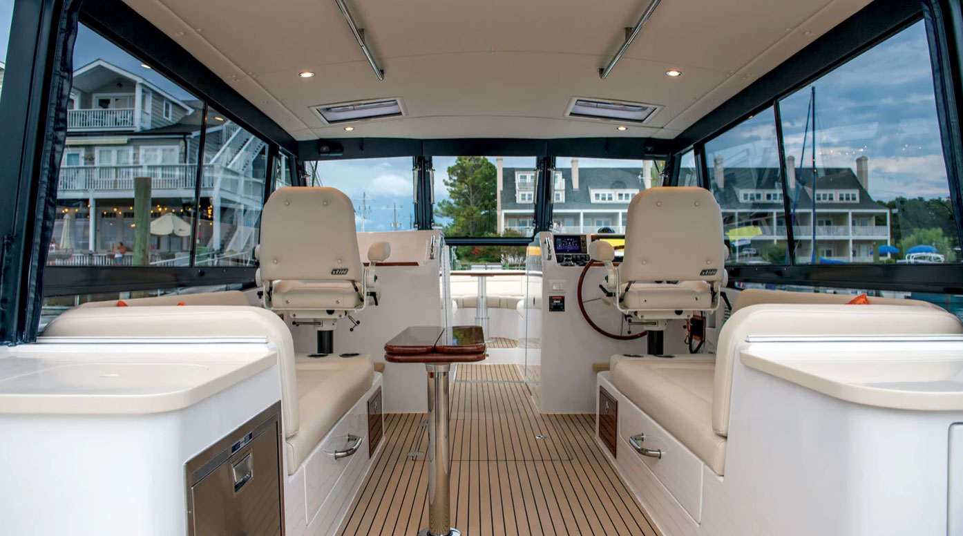 MJM 3 pilothouse