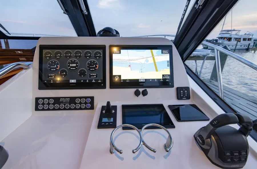 MJM 42 Helm
