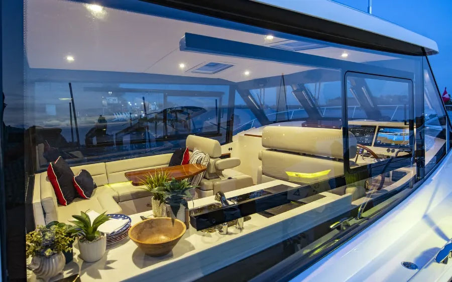 MJM 42 Pilothouse